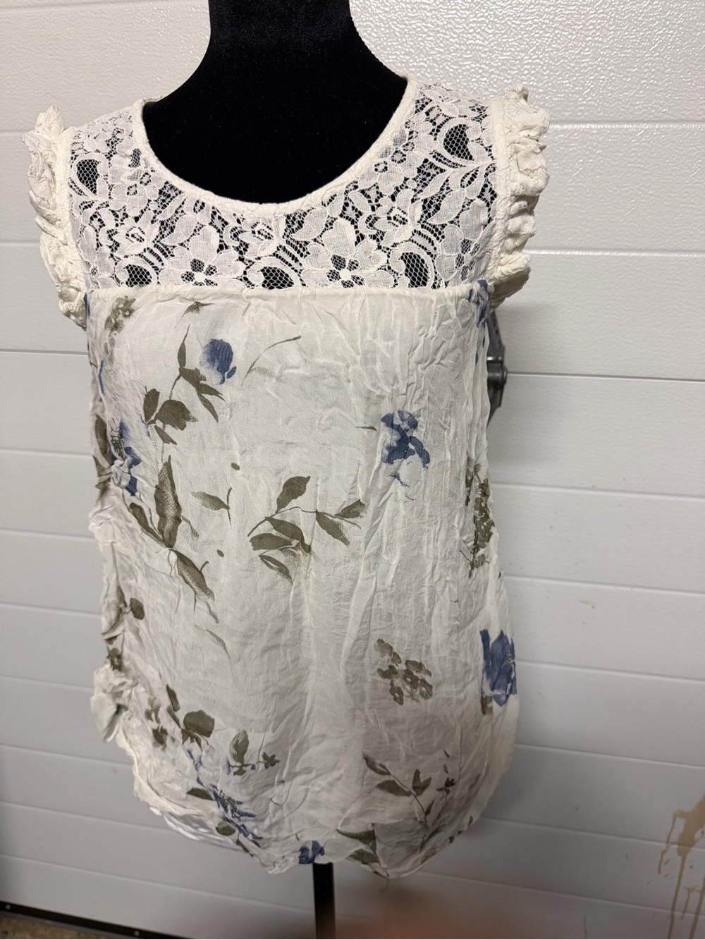 Lace Yoke Cream Floral Camisole with Ruffle Sleeves